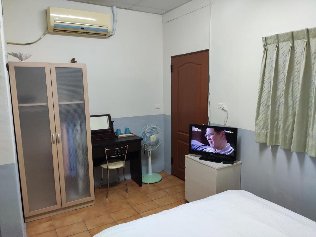 Papa Bear'S Guesthouse Taichung Ruang foto