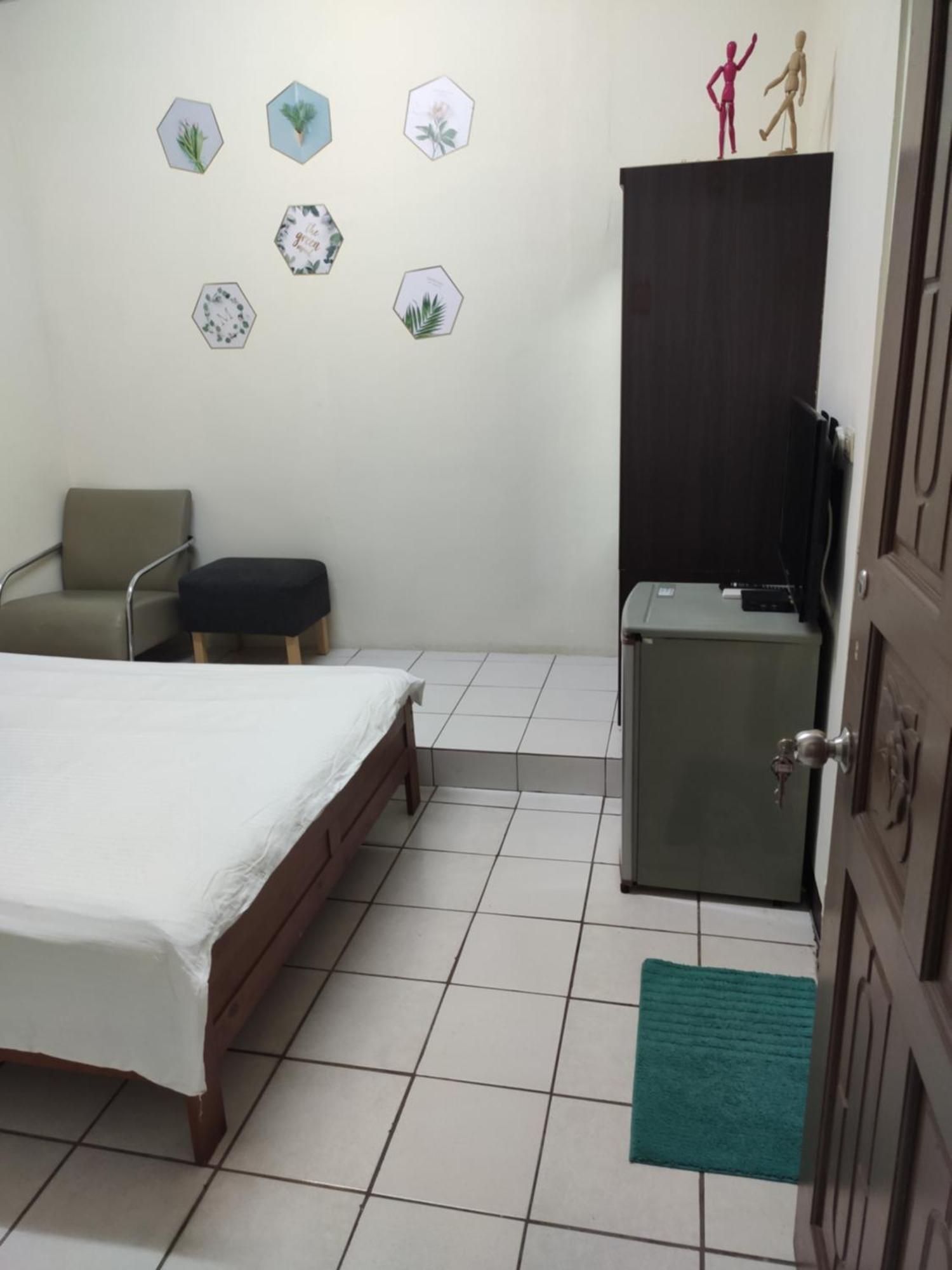 Papa Bear'S Guesthouse Taichung Ruang foto
