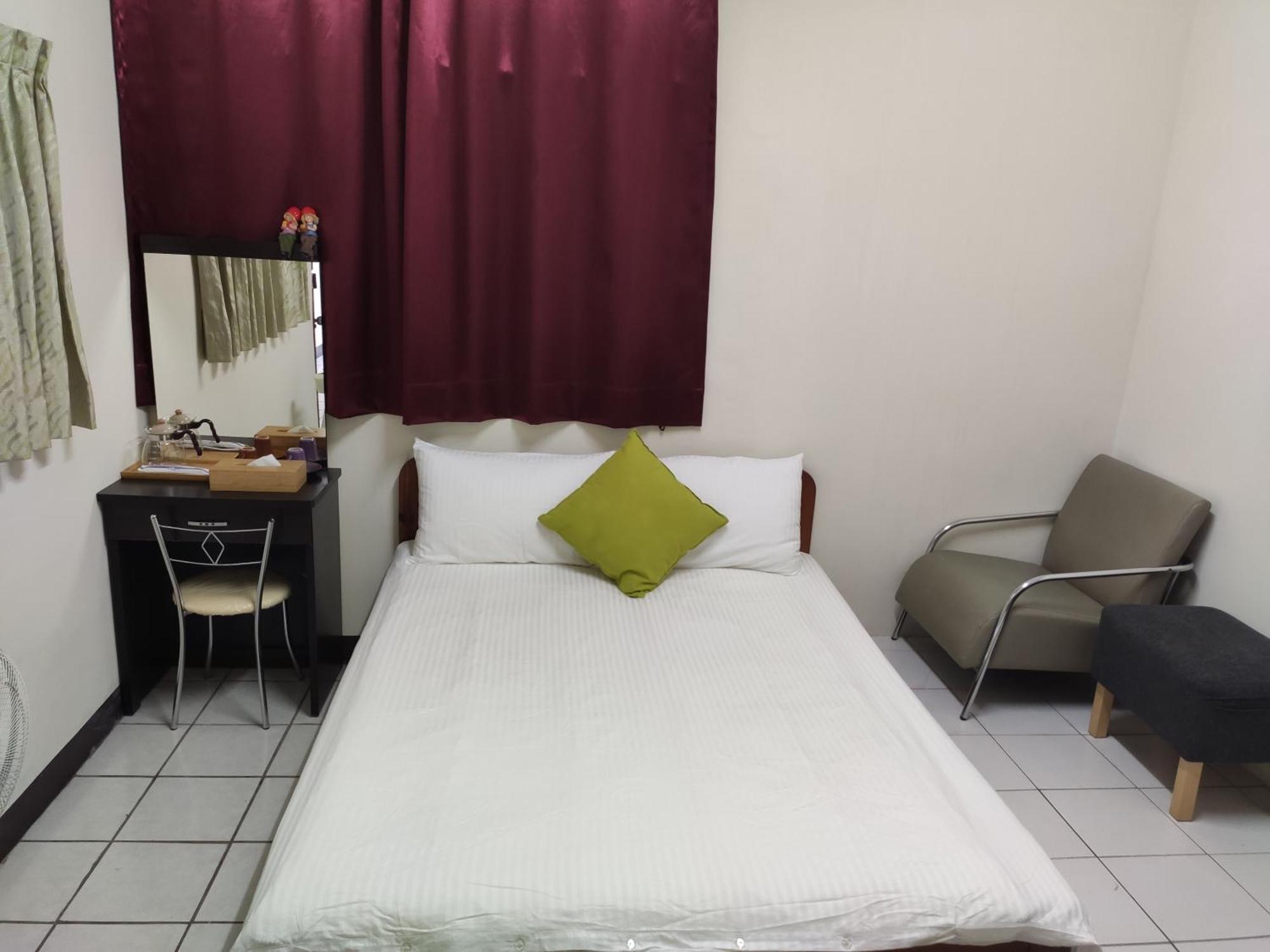 Papa Bear'S Guesthouse Taichung Ruang foto