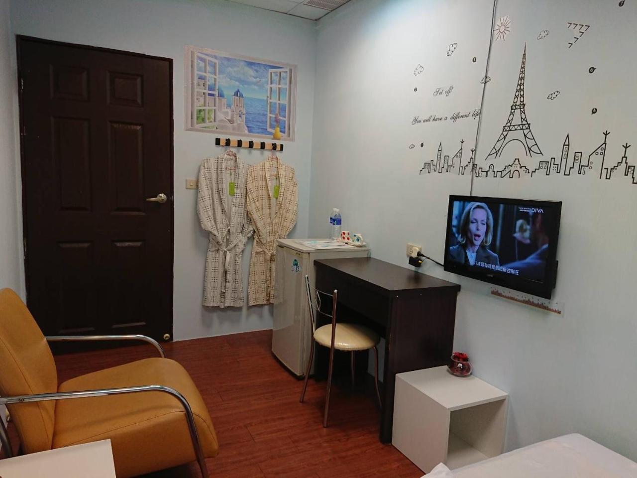 Papa Bear'S Guesthouse Taichung Bagian luar foto