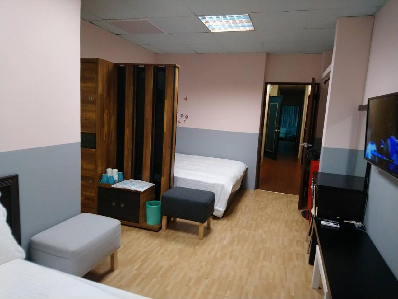 Papa Bear'S Guesthouse Taichung Bagian luar foto