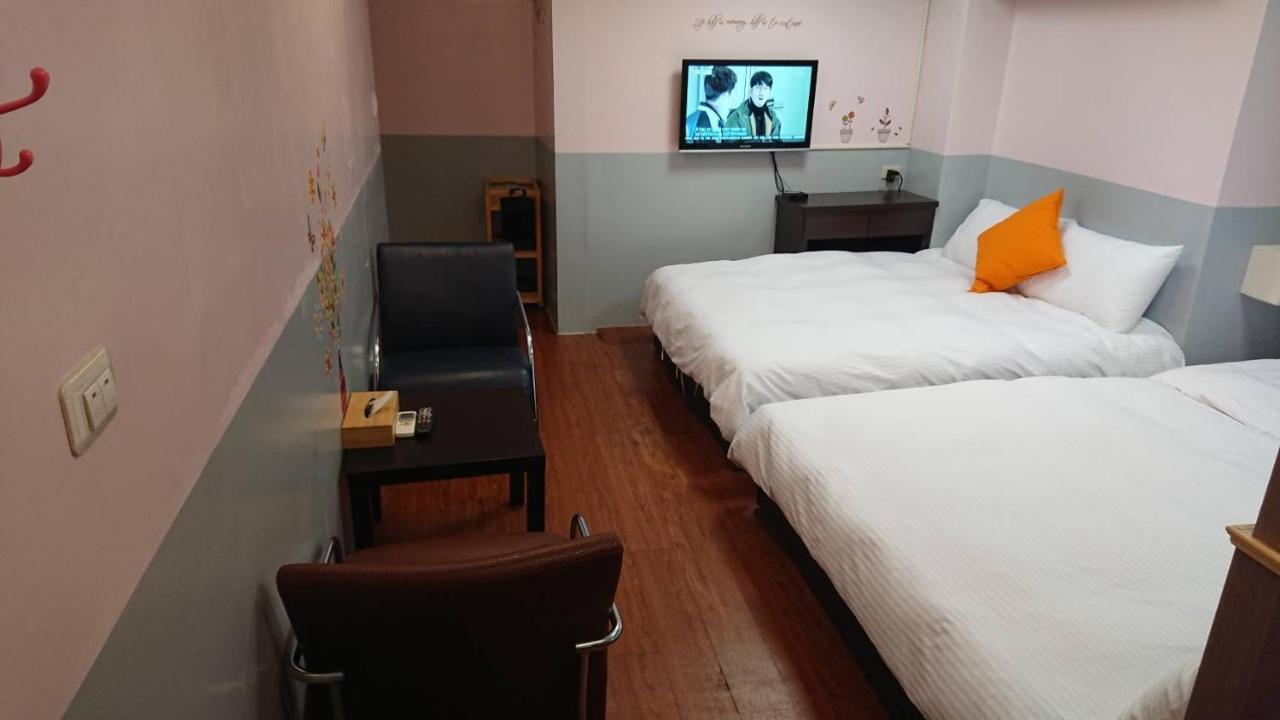 Papa Bear'S Guesthouse Taichung Bagian luar foto