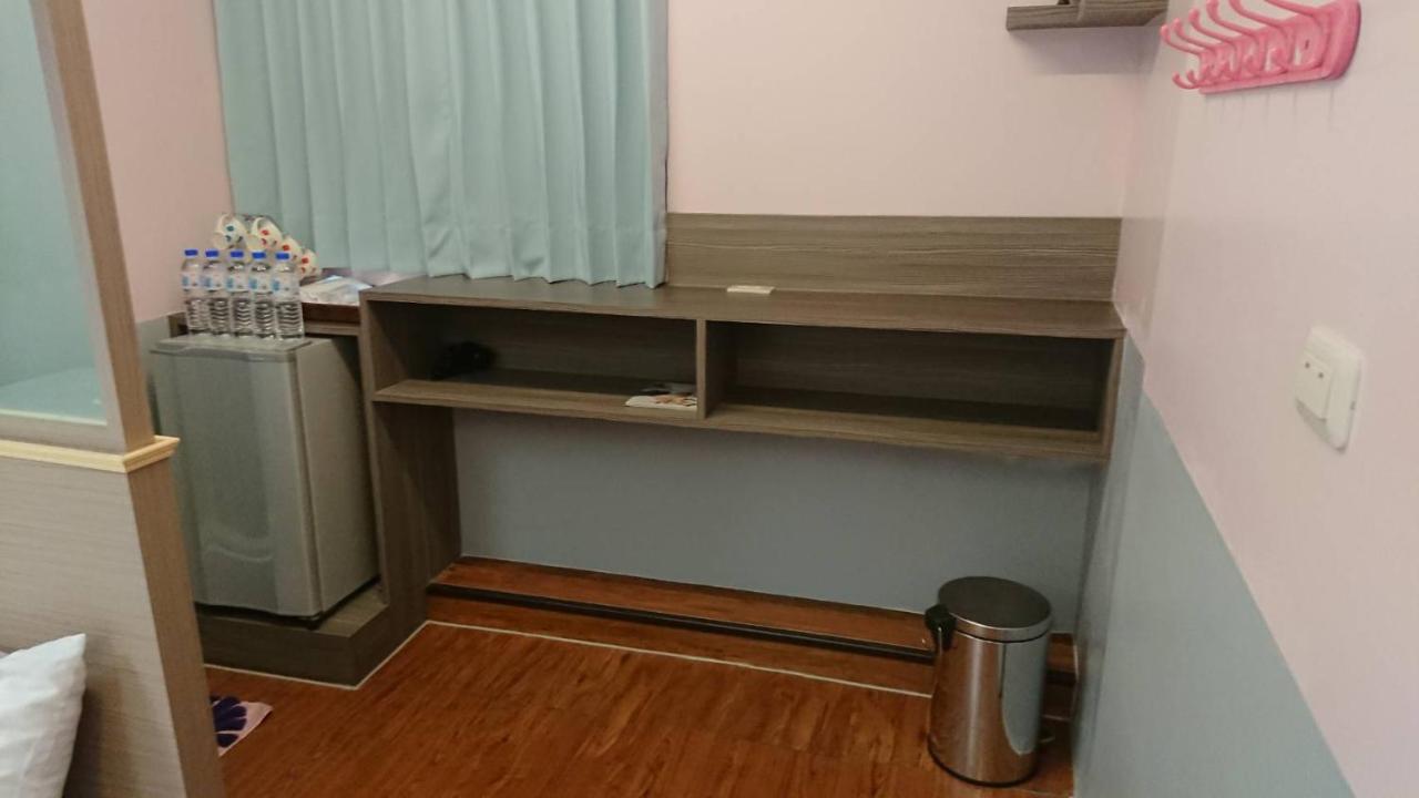 Papa Bear'S Guesthouse Taichung Bagian luar foto