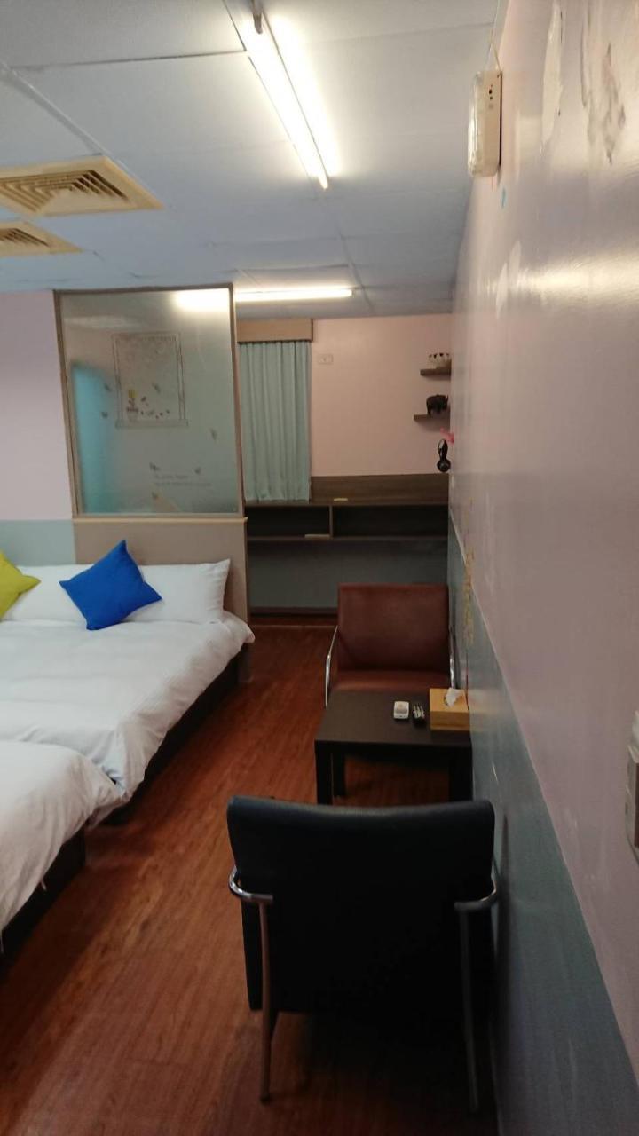 Papa Bear'S Guesthouse Taichung Bagian luar foto