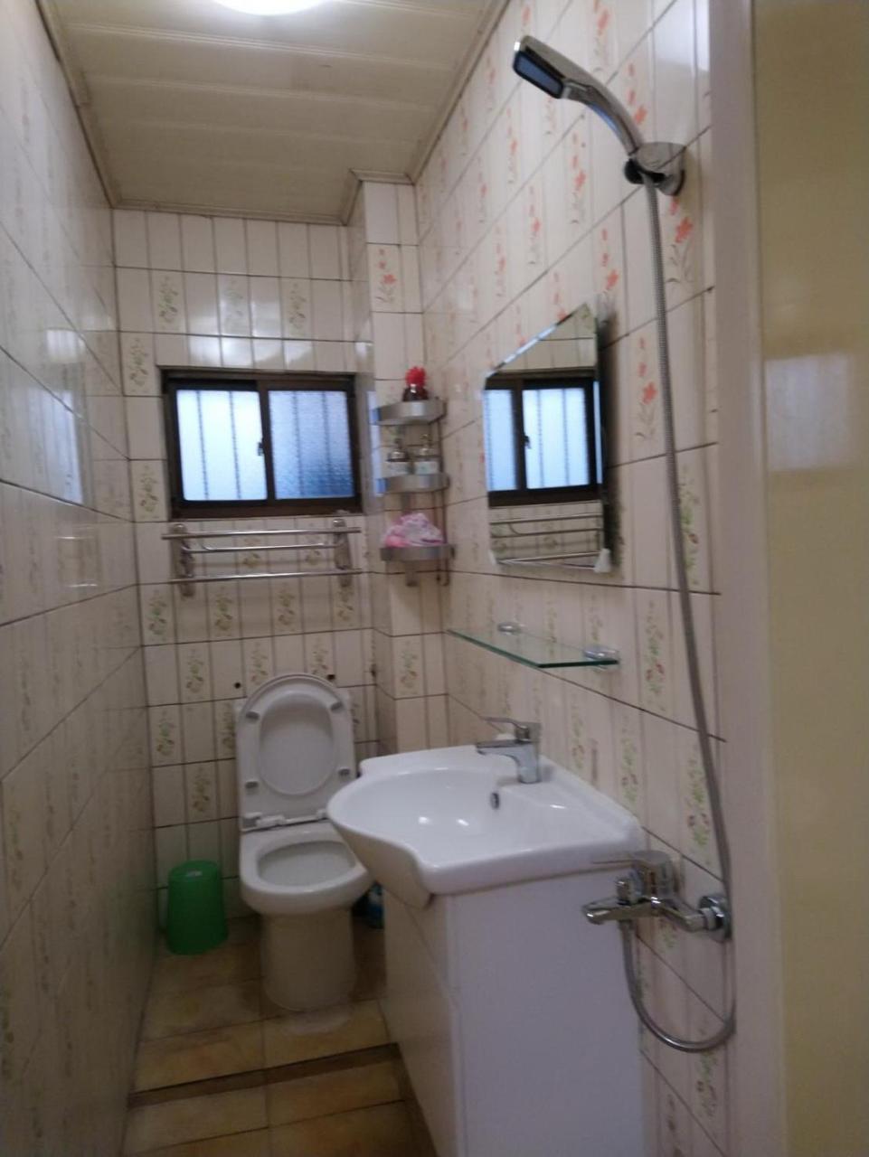 Papa Bear'S Guesthouse Taichung Bagian luar foto