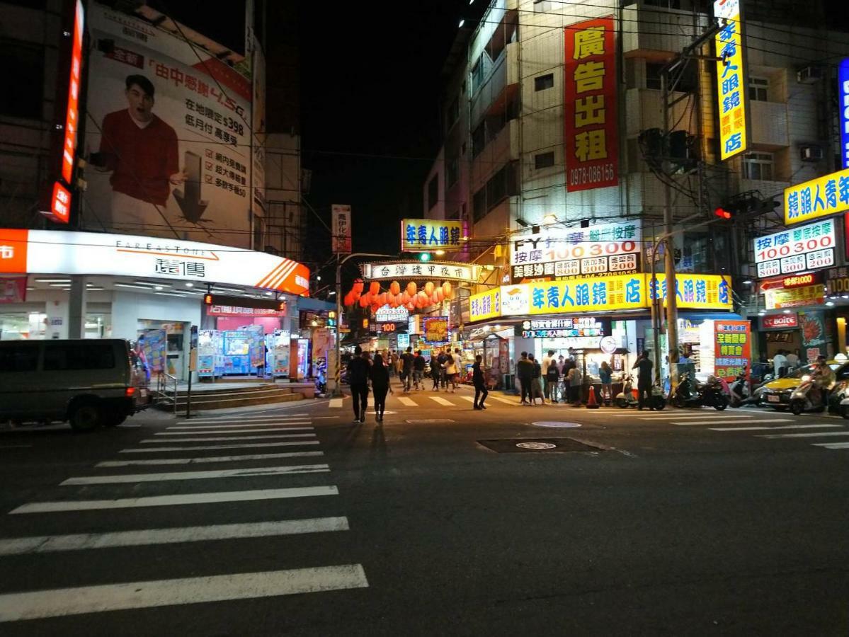 Papa Bear'S Guesthouse Taichung Bagian luar foto