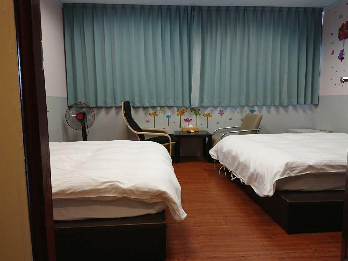 Papa Bear'S Guesthouse Taichung Bagian luar foto