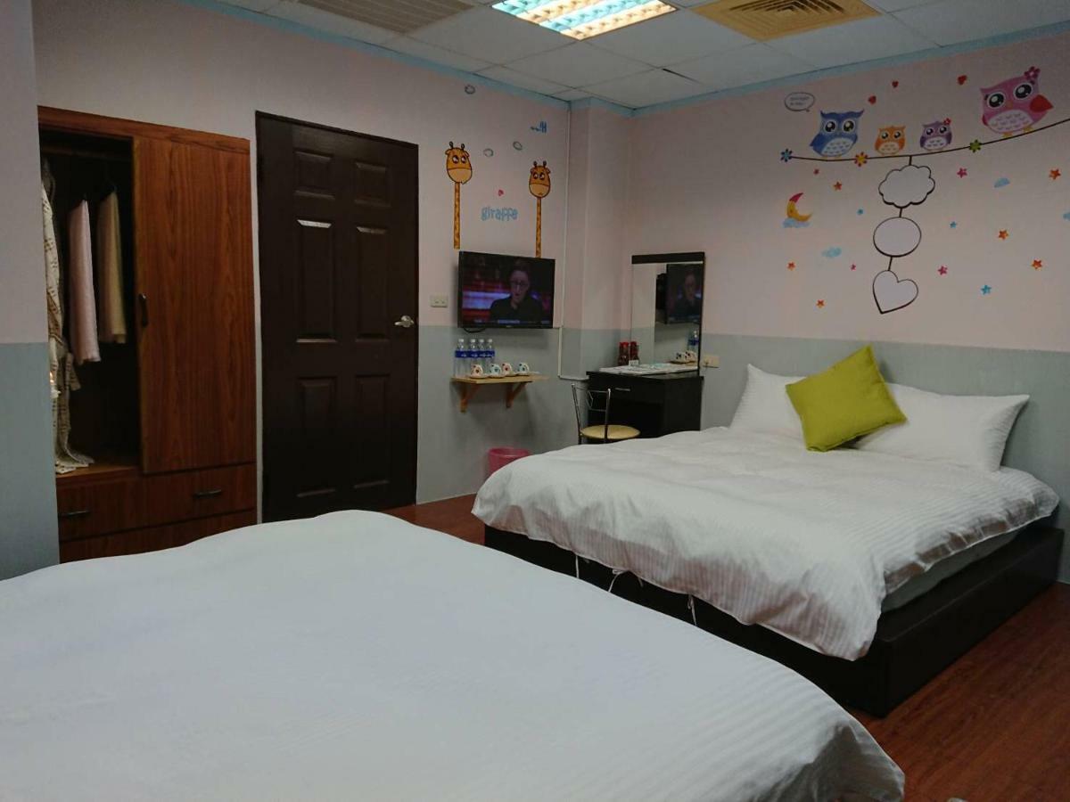 Papa Bear'S Guesthouse Taichung Bagian luar foto