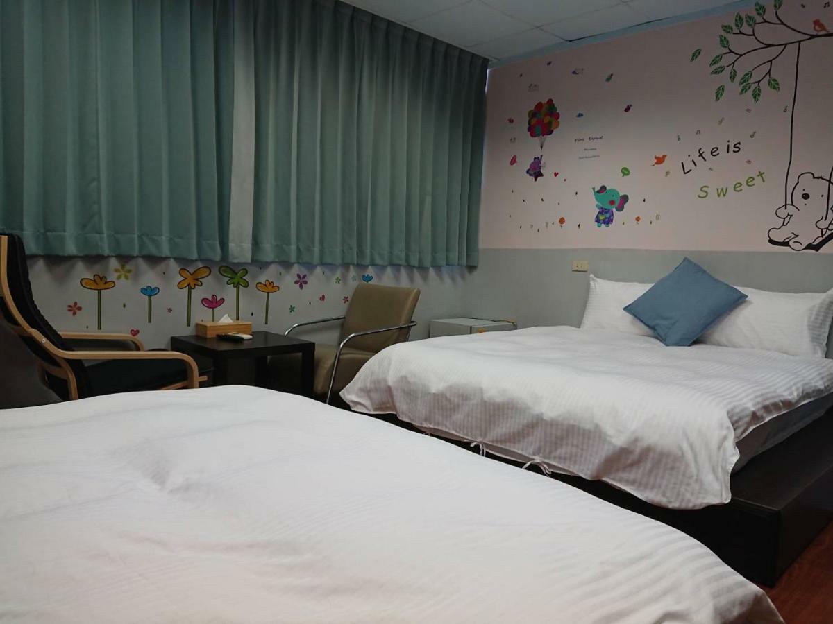 Papa Bear'S Guesthouse Taichung Bagian luar foto