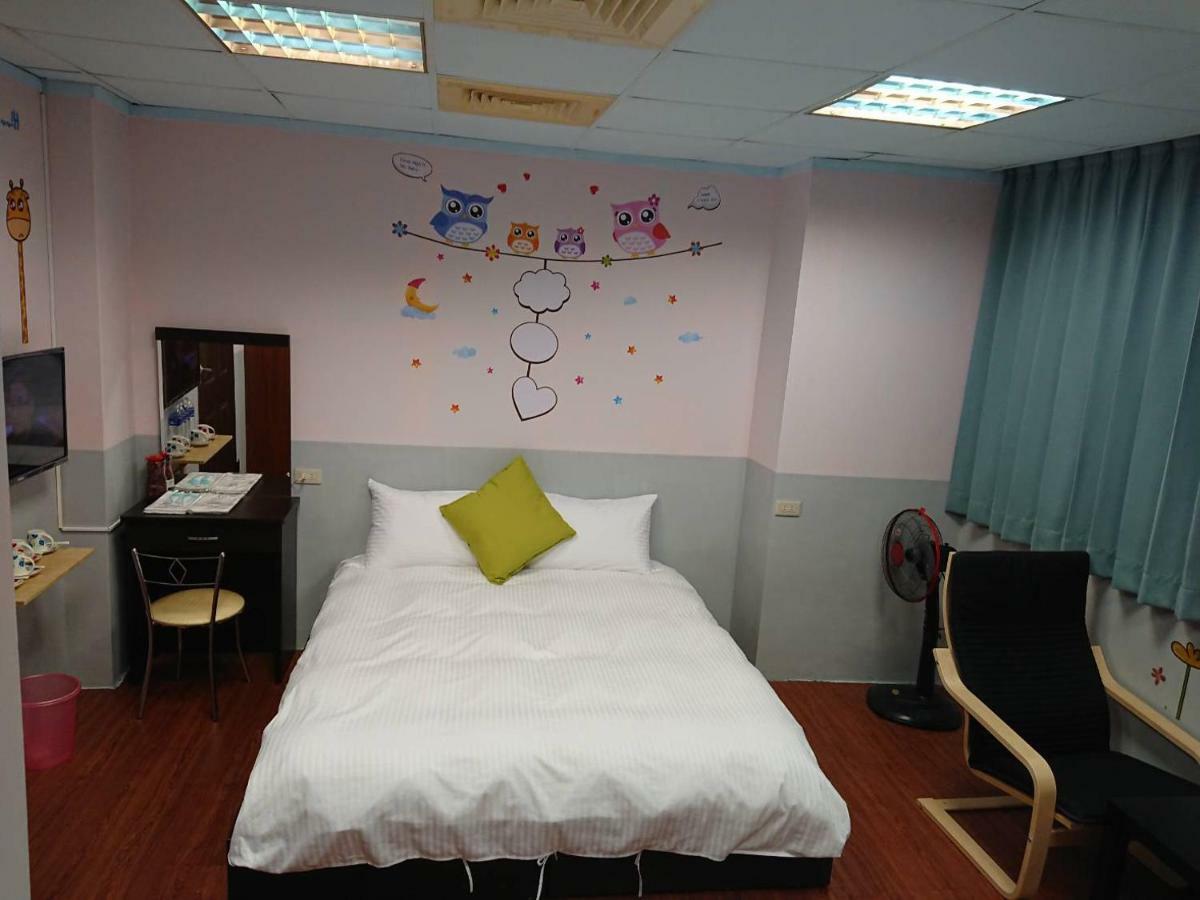 Papa Bear'S Guesthouse Taichung Bagian luar foto