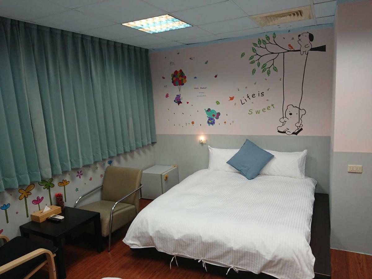 Papa Bear'S Guesthouse Taichung Bagian luar foto
