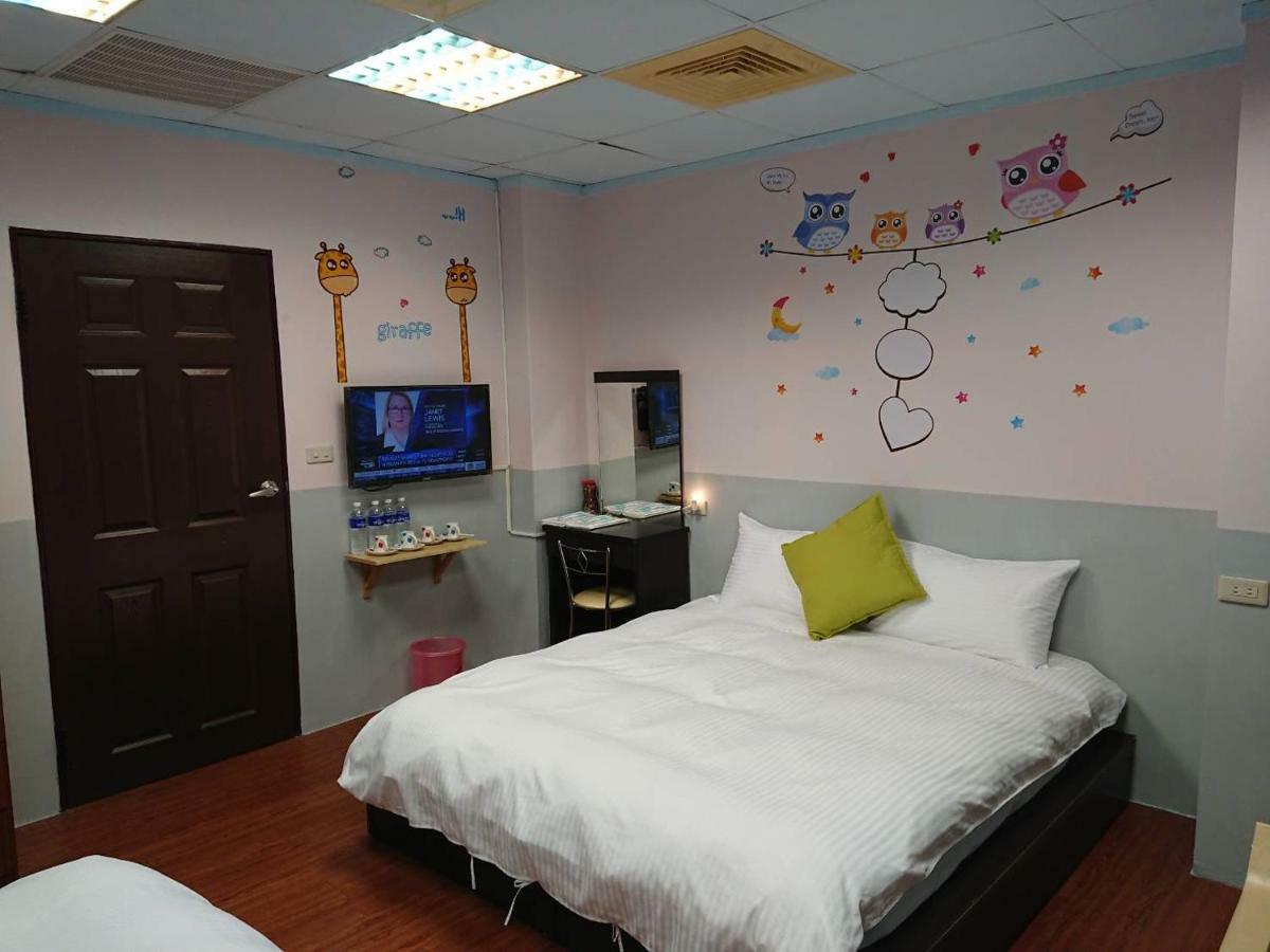 Papa Bear'S Guesthouse Taichung Bagian luar foto