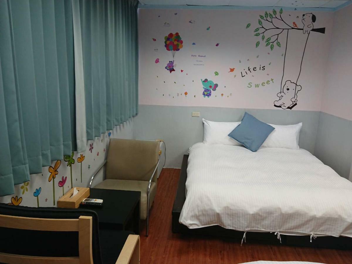 Papa Bear'S Guesthouse Taichung Bagian luar foto