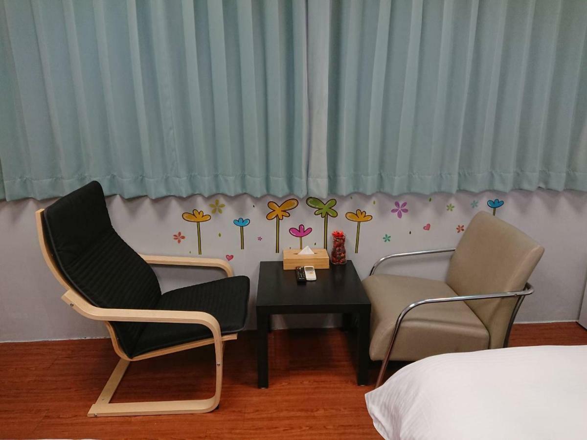 Papa Bear'S Guesthouse Taichung Bagian luar foto
