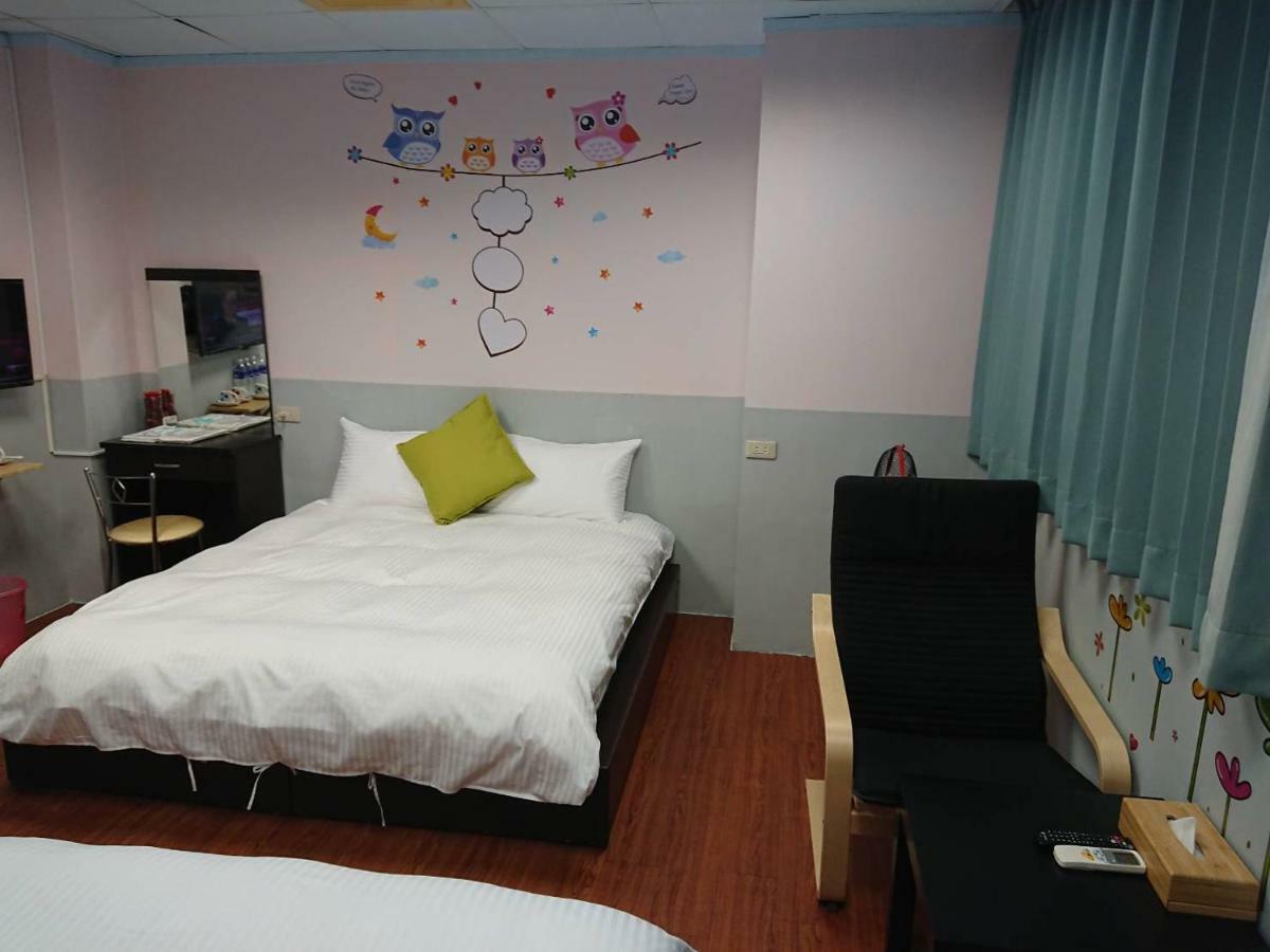 Papa Bear'S Guesthouse Taichung Bagian luar foto