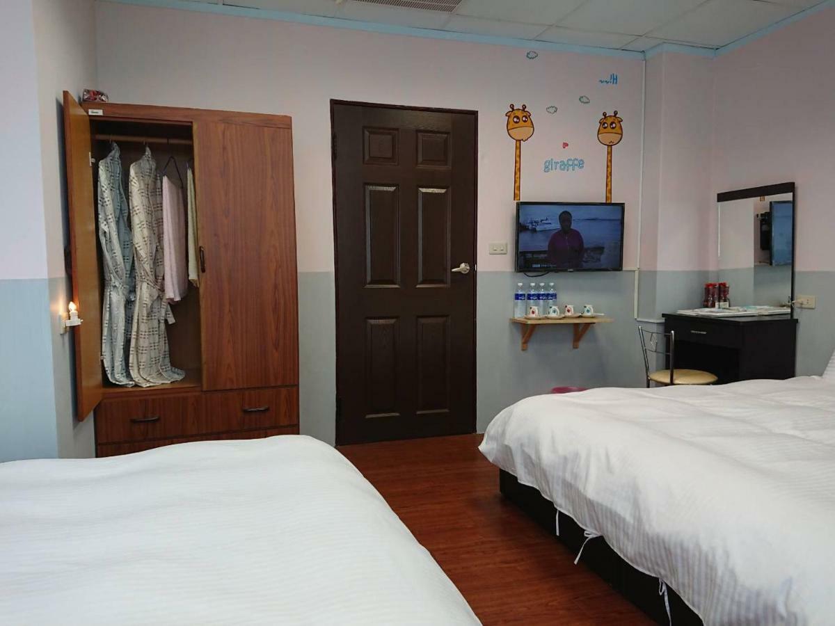 Papa Bear'S Guesthouse Taichung Bagian luar foto