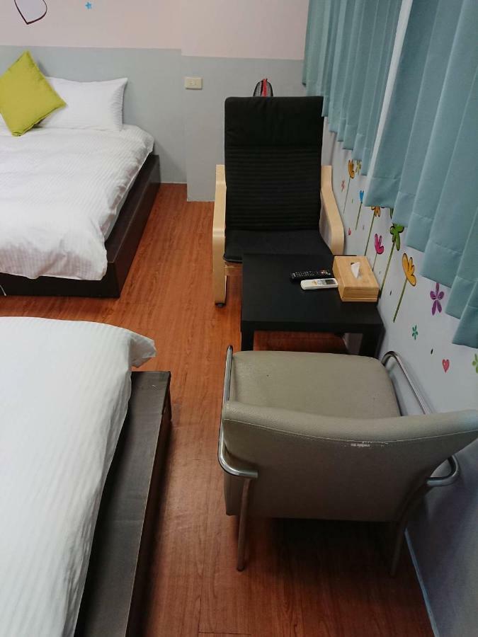 Papa Bear'S Guesthouse Taichung Bagian luar foto