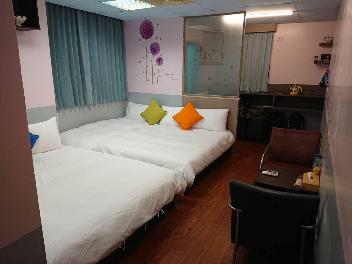 Papa Bear'S Guesthouse Taichung Bagian luar foto