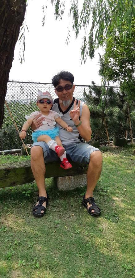Papa Bear'S Guesthouse Taichung Bagian luar foto