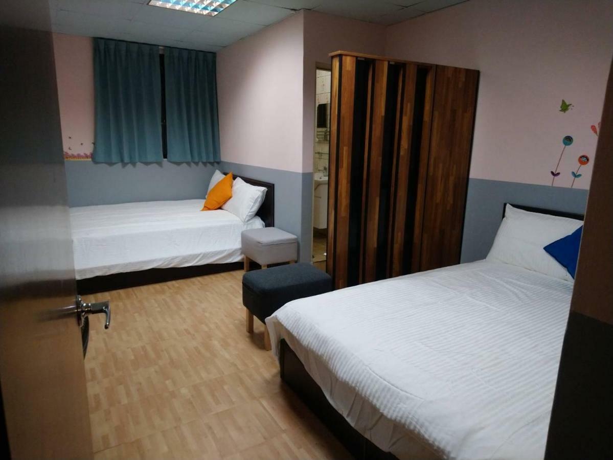 Papa Bear'S Guesthouse Taichung Bagian luar foto