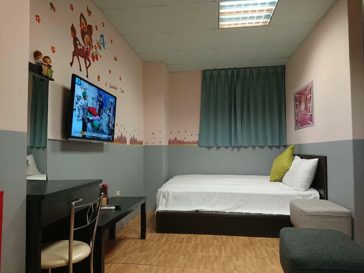 Papa Bear'S Guesthouse Taichung Bagian luar foto