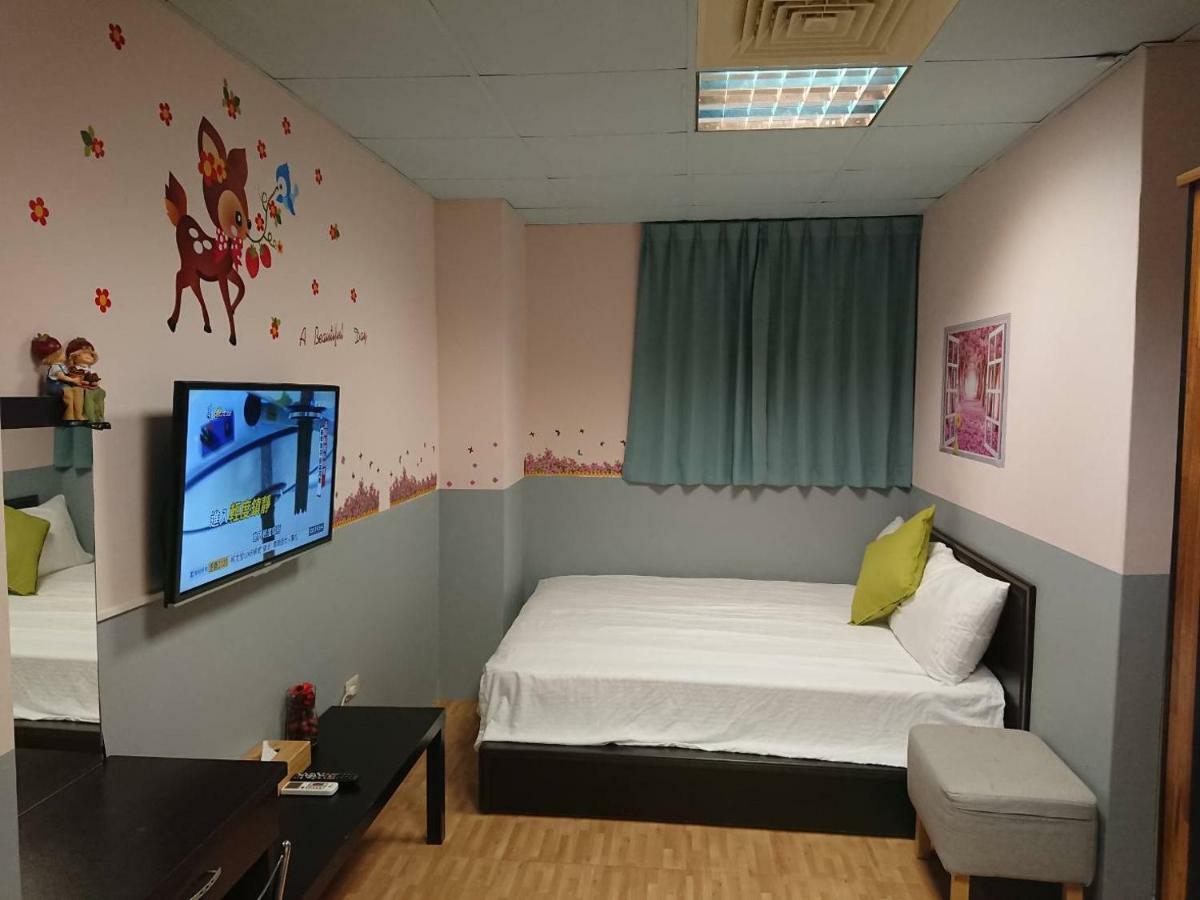 Papa Bear'S Guesthouse Taichung Bagian luar foto